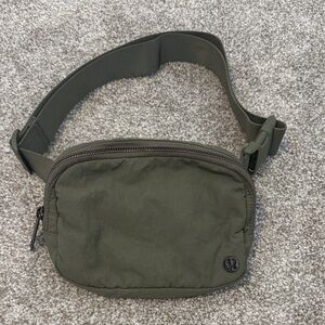 Lululemon belt bag - olive green